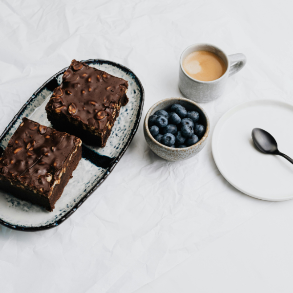 Desayuno sorpresa con brownie personalizado