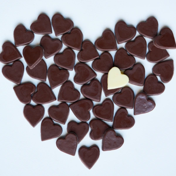 Frases que calman corazones con chocolate